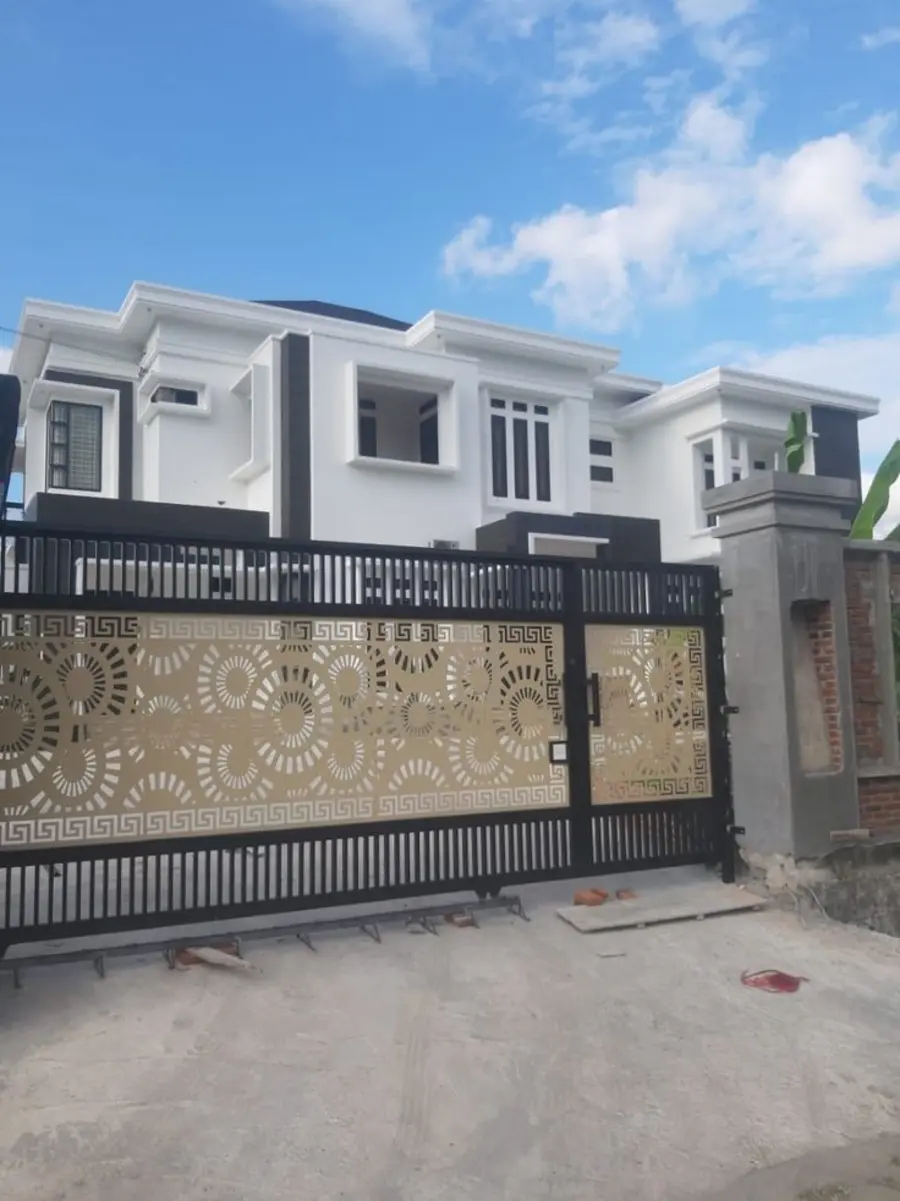 Pagar gerbang mewah dengan ornamen custom laser cut di Jakarta oleh ASATURA