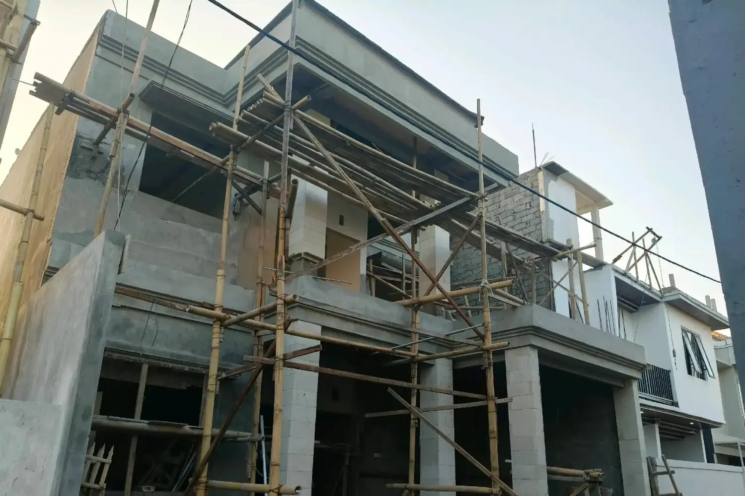 Renovasi fasad rumah modern minimalis di Tangerang Selatan oleh ASATURA