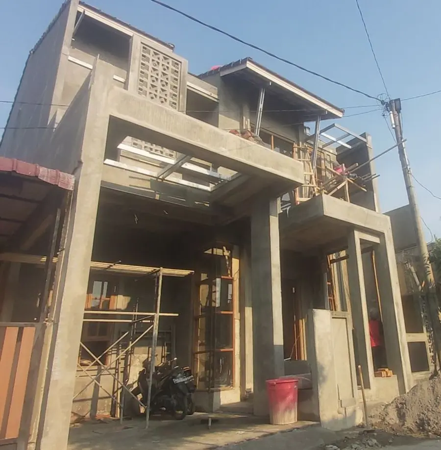 Renovasi struktur rumah dua lantai tahap konstruksi oleh ASATURA di Jakarta